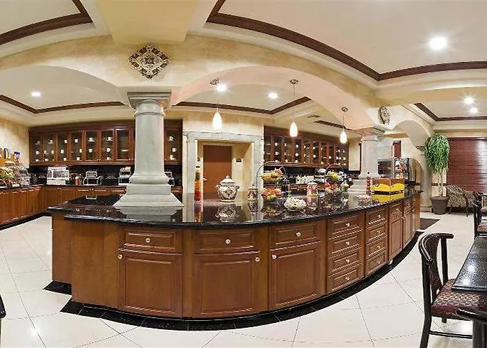 Express & Mall By Ihg Hotel