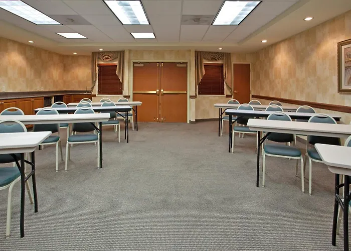 Express & Mall By Ihg 3* Tucson