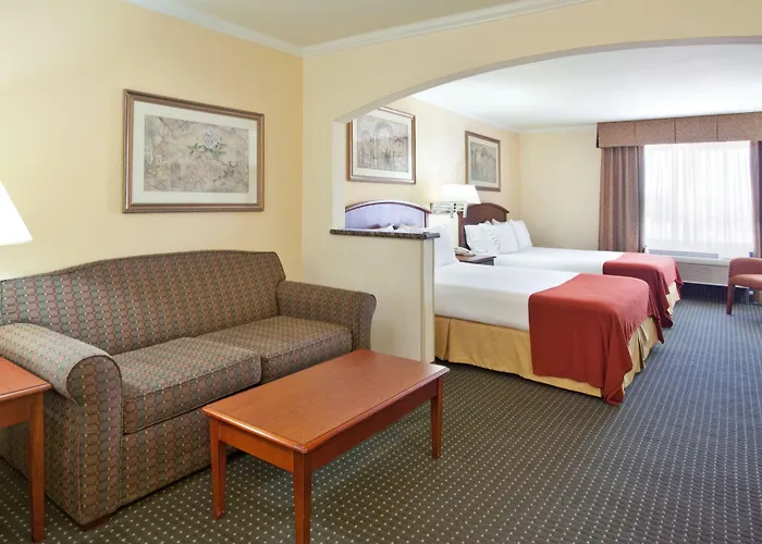 Express & Mall By Ihg Hotel