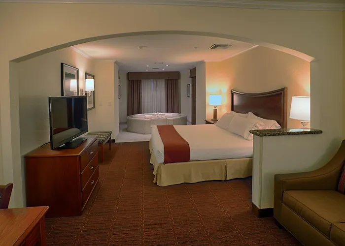 Express & Mall By Ihg Hotel 3*