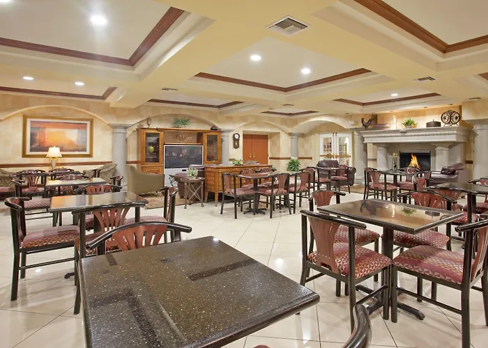 Express & Mall By Ihg Hotel 3*
