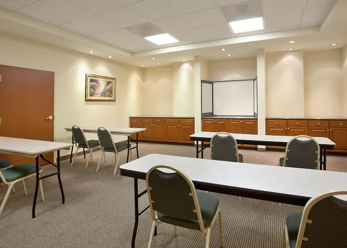 Express & Mall By Ihg Hotel Tucson