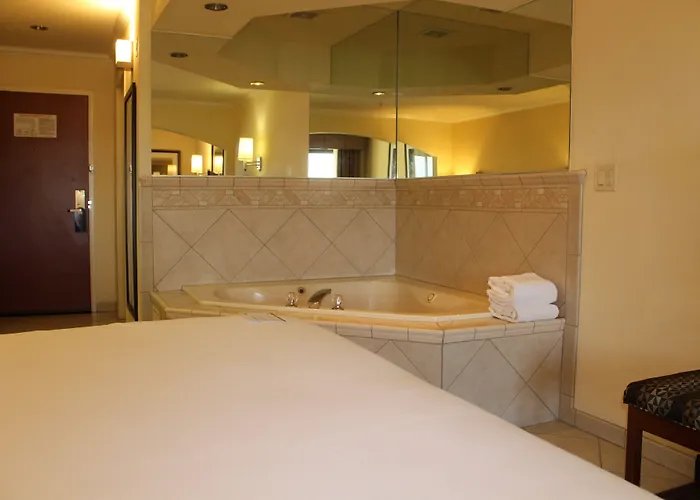 Express & Mall By Ihg Hotel Tucson
