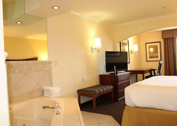 Hotel Express & Mall By Ihg 3*