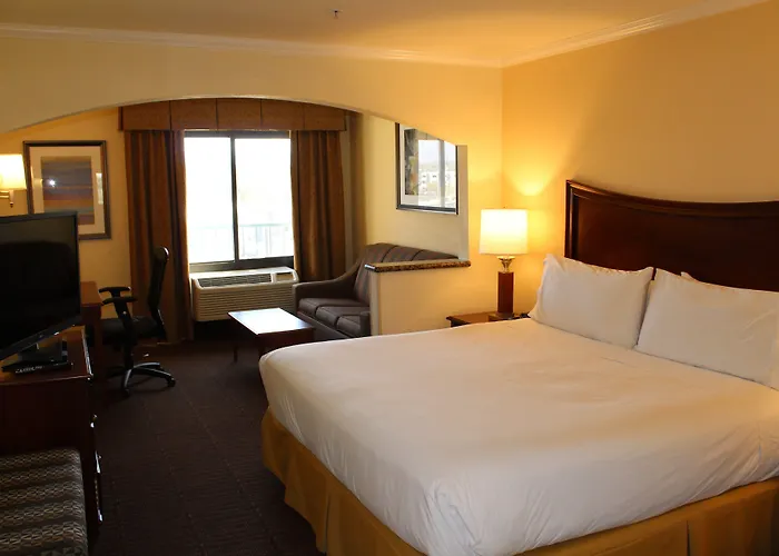 Express & Mall By Ihg Hotel 3*