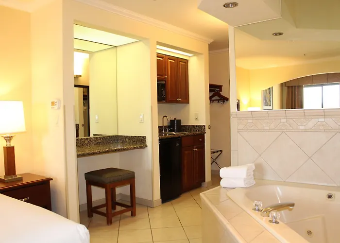 Express & Mall By Ihg Hotel