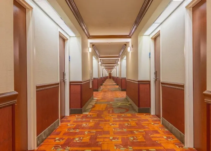 Hotel Express & Mall By Ihg Tucson