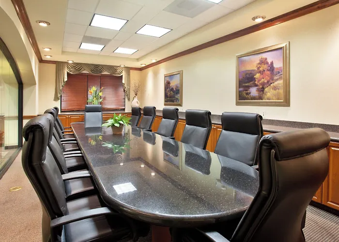 Express & Mall By Ihg Hotel 3*