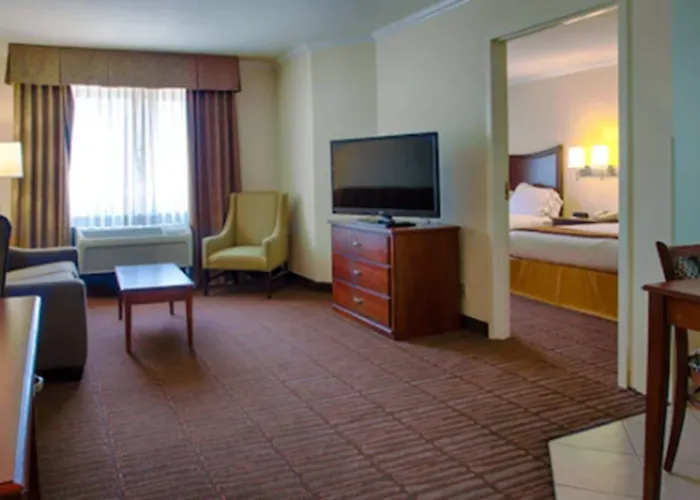Hotel Express & Mall By Ihg 3*